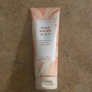 Rose water and Ivy scent